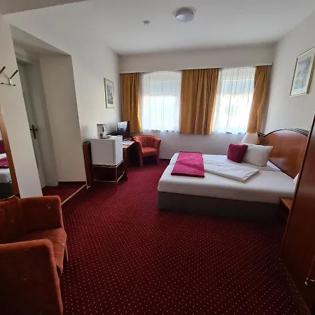 & Restaurant Krone فندق Rehau