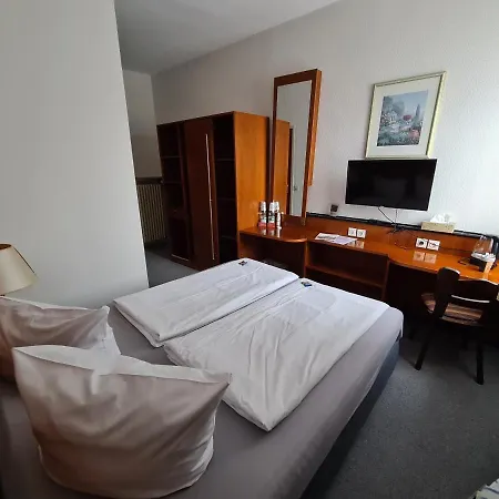 & Restaurant Krone فندق *