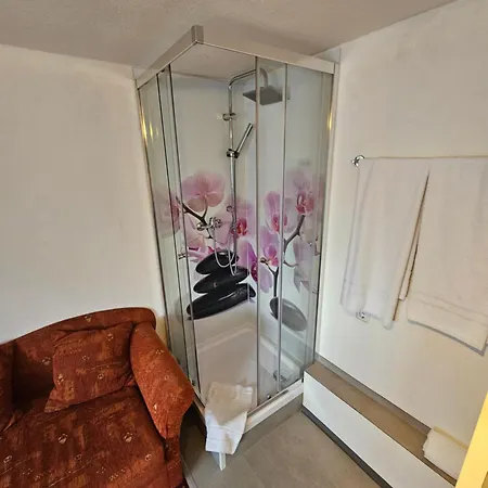 & Restaurant Krone * Rehau