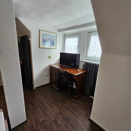 & Restaurant Krone فندق *