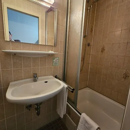 & Restaurant Krone *