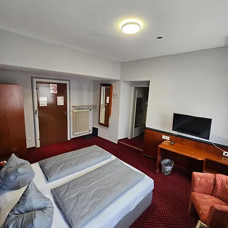 & Restaurant Krone *