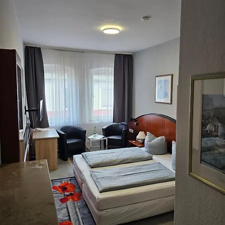 & Restaurant Krone فندق