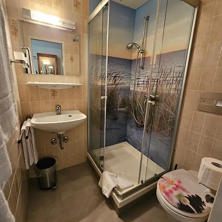 & Restaurant Krone فندق *