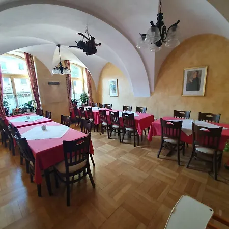 & Restaurant Krone * Рехау